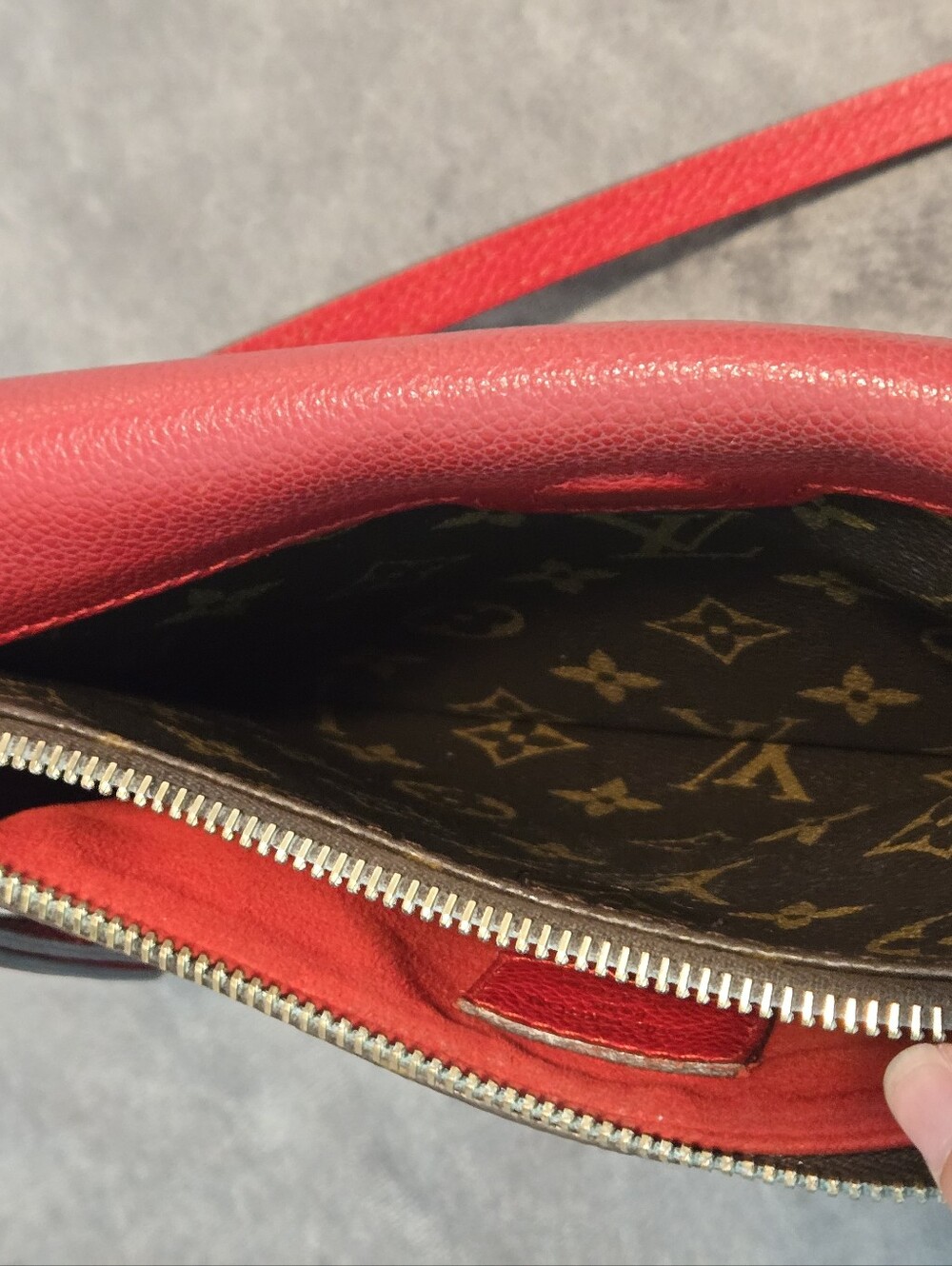 Louis Vuitton Twice Crossbody - Picture 10 of 16